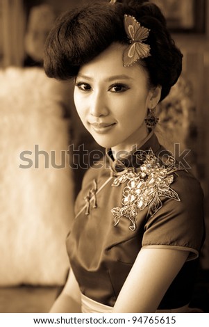 Woman wearing a cheongsam,Chinese classical costumes