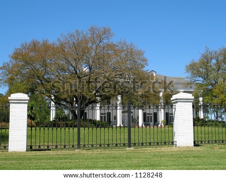 white, plantation-style governor\'s mansion of Louisiana