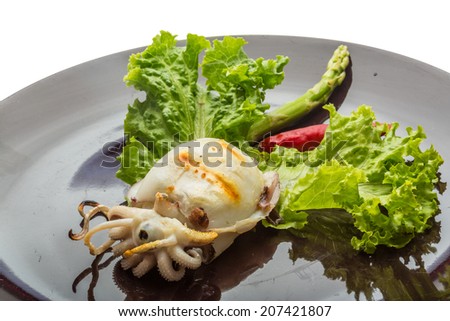 Grilled cuttlefish with salad and pepper