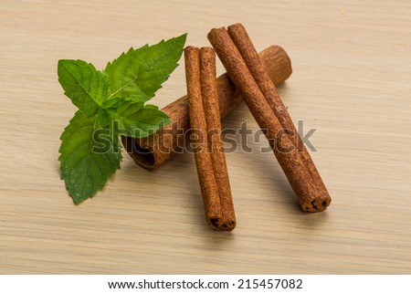 Cinnamon sticks with mint leaves