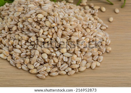 Raw pearl barley with herbs