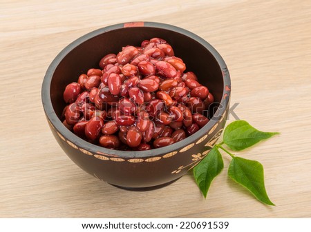 Red beans from can with leaf