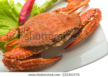 Boiled crab with pepper and salad