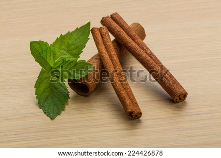 Cinnamon sticks with mint leaves