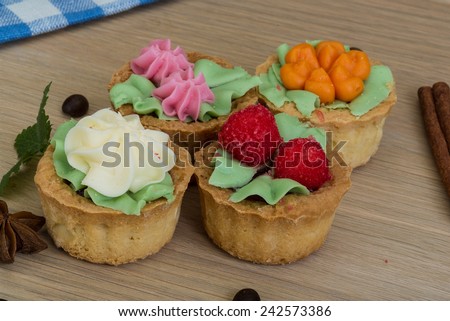 Mini jam cakes with cream in the basket