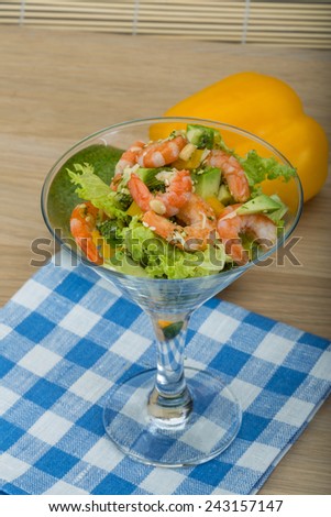Salad with shrimps and avocado with icberg and yellow pepper