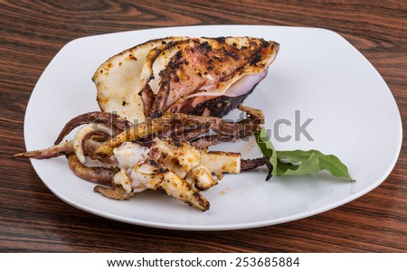 Grilled cuttlefish with spices in the bowl