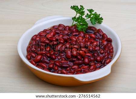Red Canned beans with fresh green parsley