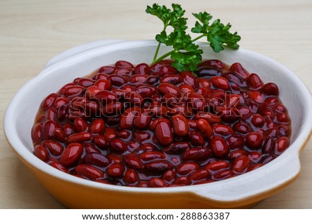 Red Canned beans with fresh green parsley