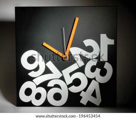 square clock black color with numbers