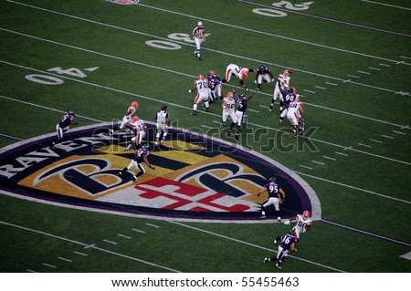 BALTIMORE - SEPTEMBER 21: Cleveland Browns Quarterback Derek Anderson (3) attempts to complete a pass to tight end Kellen Winslow, Jr. (80) during a game against the Baltimore Ravens in Baltimore on September 21, 2008.