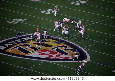 BALTIMORE - SEPTEMBER 21: Cleveland Browns quarterback Derek Anderson attempts to complete a pass to tight end Kellen Winslow in a game against the Baltimore Ravens September 21, 2008 in Baltimore, MD