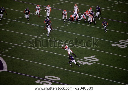 BALTIMORE - SEPTEMBER 21:  Tight end Kellen Winslow of the Cleveland Browns can\'t make a catch in a game against the Baltimore Ravens at M&T Bank Stadium September 21, 2008 in Baltimore, MD.