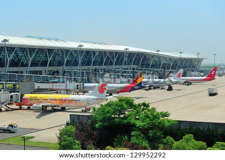 SHANGHAI, CHINA - MAY 27: Airplane at terminal on May 27, 2012 in Shanghai, China. Pudong airport is the busiest international hub of mainland China, third busiest by cargo traffic in the world.