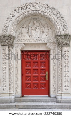Arch stone door with beautiful pattern in New York City Manhattan Street.