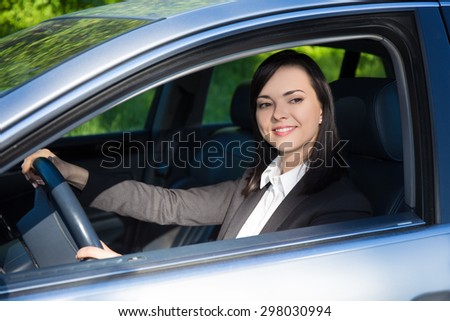 young beautiful business woman driving her car