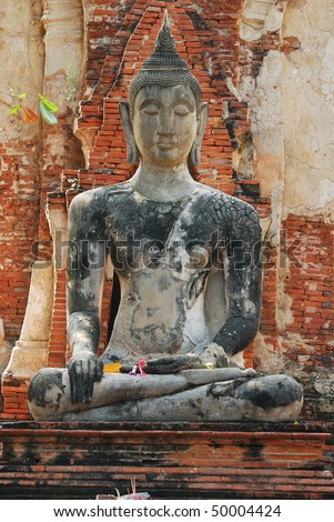 Buddha images taken in large measure Chai Mongkol Ayutthaya,Thailand