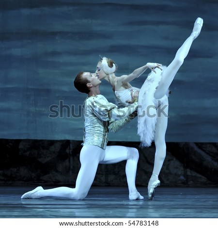CHENGDU - DECEMBER 24: Russian royal ballet perform Swan Lake ballet at Jinsha theater December 24, 2008 in Chengdu, China.