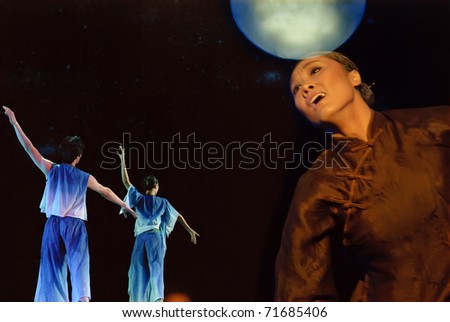 CHENGDU - DEC 18: Chinese modern dance \