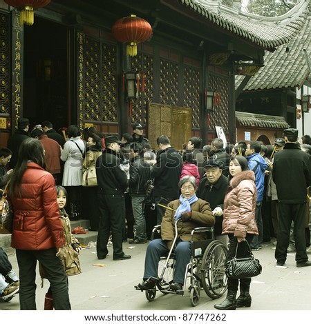CHENGDU - FEB 14: crowded People waiting in line to enter a temple to pray to Buddha during chinese new year on Feb 14, 2010 in Chengdu, China. It\'s part of the important traditional custom in China.