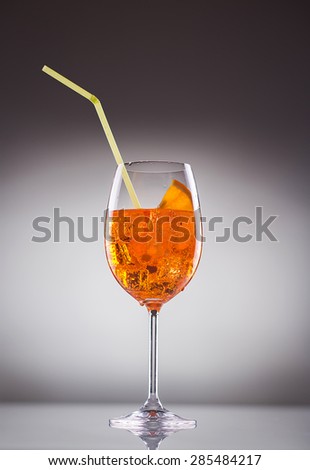 Glass of long drink, wine based; spritz; glass of soft alcoholic