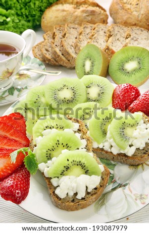 Sandwich with white cottage cheese and fruits