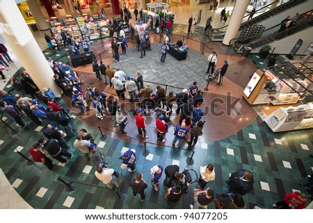 GARDEN CITY, NY - JAN. 28:  As Superbowl fever hits NY, Hall of Famer, Lawrence Taylor, formerly of the NY Giants greets fans at signing at Roosevelt Field Mall in Garden City, NY on Jan. 28, 2012.