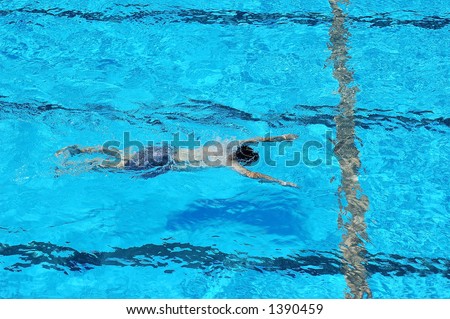Underwater swimmer in a pool