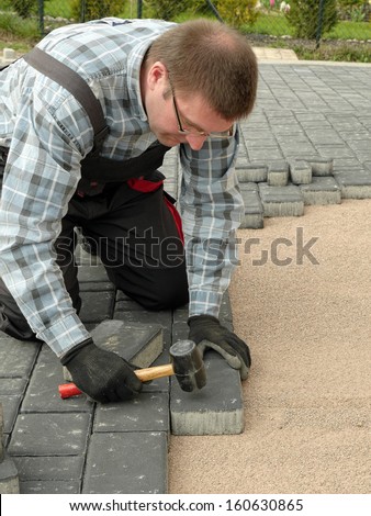 Paver laying driveway pavement out of concrete pavement blocks