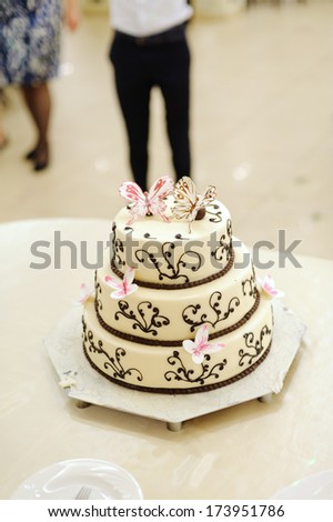 elegant wedding cake with butterflies