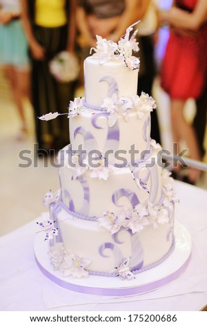 marvelous wedding cake with flowers and butterflies