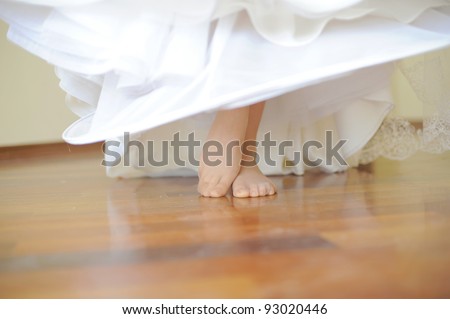Bridesmaid helps to wear a ring