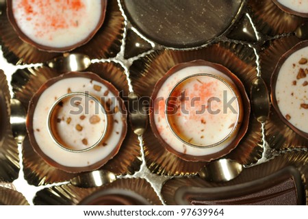Arrangement of wedding rings in chocolate box