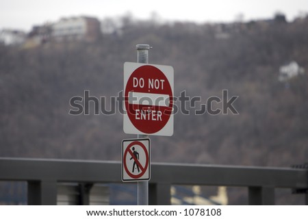 do not enter sign with no pedestrian crossing
