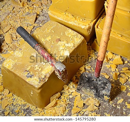 blocks of honey beeswax and cutting tools