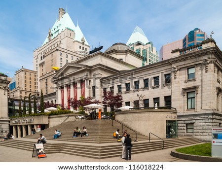 VANCOUVER, CANADA - MAY 12: People in front of Vancouver Art Gallery on May 12, 2007 in Vancouver, Canada. Vancouver Art Gallery is 5th largest art gallery in Canada and largest in Western Canada.