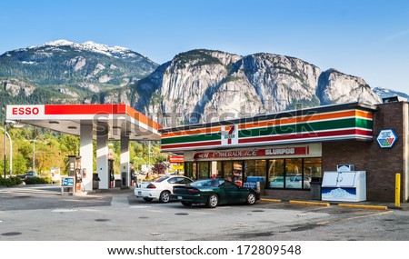 Squamish, Canada - May 12, 2007: 7-Eleven Store And Esso Gas Station On Cleveland Avenue. 7-Eleven Is Largest Operator And Franchisor Of Convenience Stores In The World With More Than 50,000 Outlets.