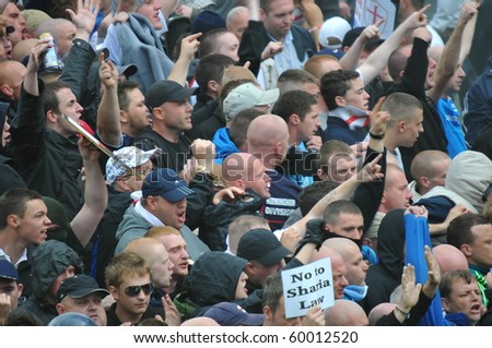 BRADFORD, WEST YORKSHIRE – AUG 28 : Police clash with EDL (English Defence League) supporters and Islamic protesters during a supposed peaceful demonstrations August 28, 2010 in Bradford, England