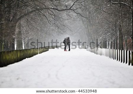 Two People Kissing In The Snow. +pictures+in+the+snow