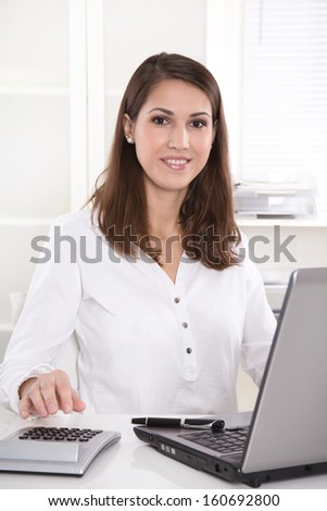 Happy smiling business woman at work - satisfied with her job