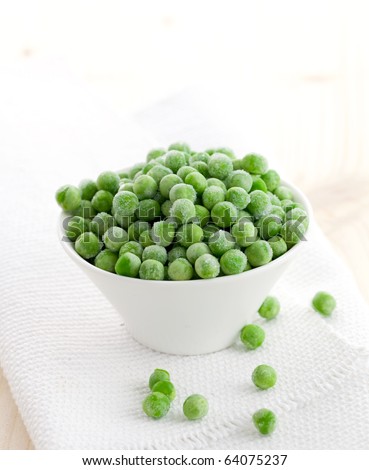 fresh frozen peas in bowl