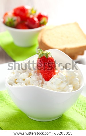 cottage cheese in bowl with strawberry