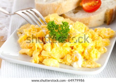 fresh scrambled eggs with parsley and bread