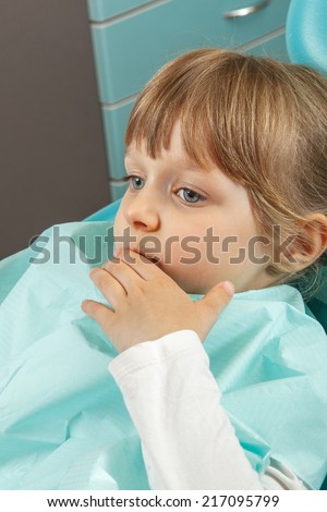 Little girl tooth pain