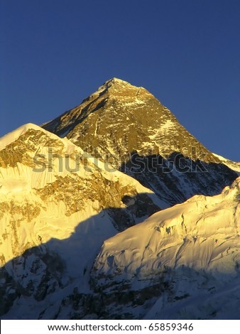 World\'s highest mountain, Mt Everest (8850m) and Nuptse to the right in the Himalaya, Nepal.