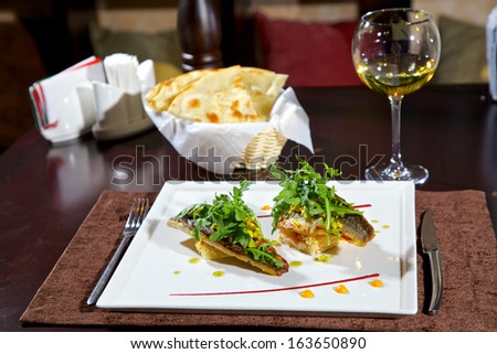 Fried fish with wine