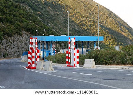 Border control point with  vehicle portal monitor system