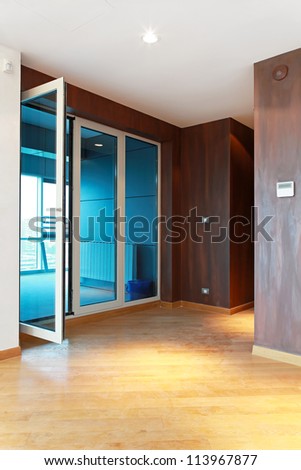 Triple doors to terrace in new apartment