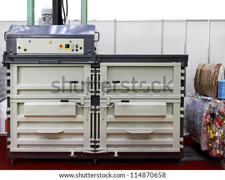 Hydraulic baling press machine for plastic waste