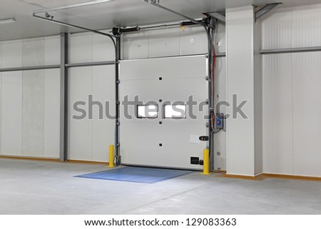 Closed automated cargo door in distribution warehouse